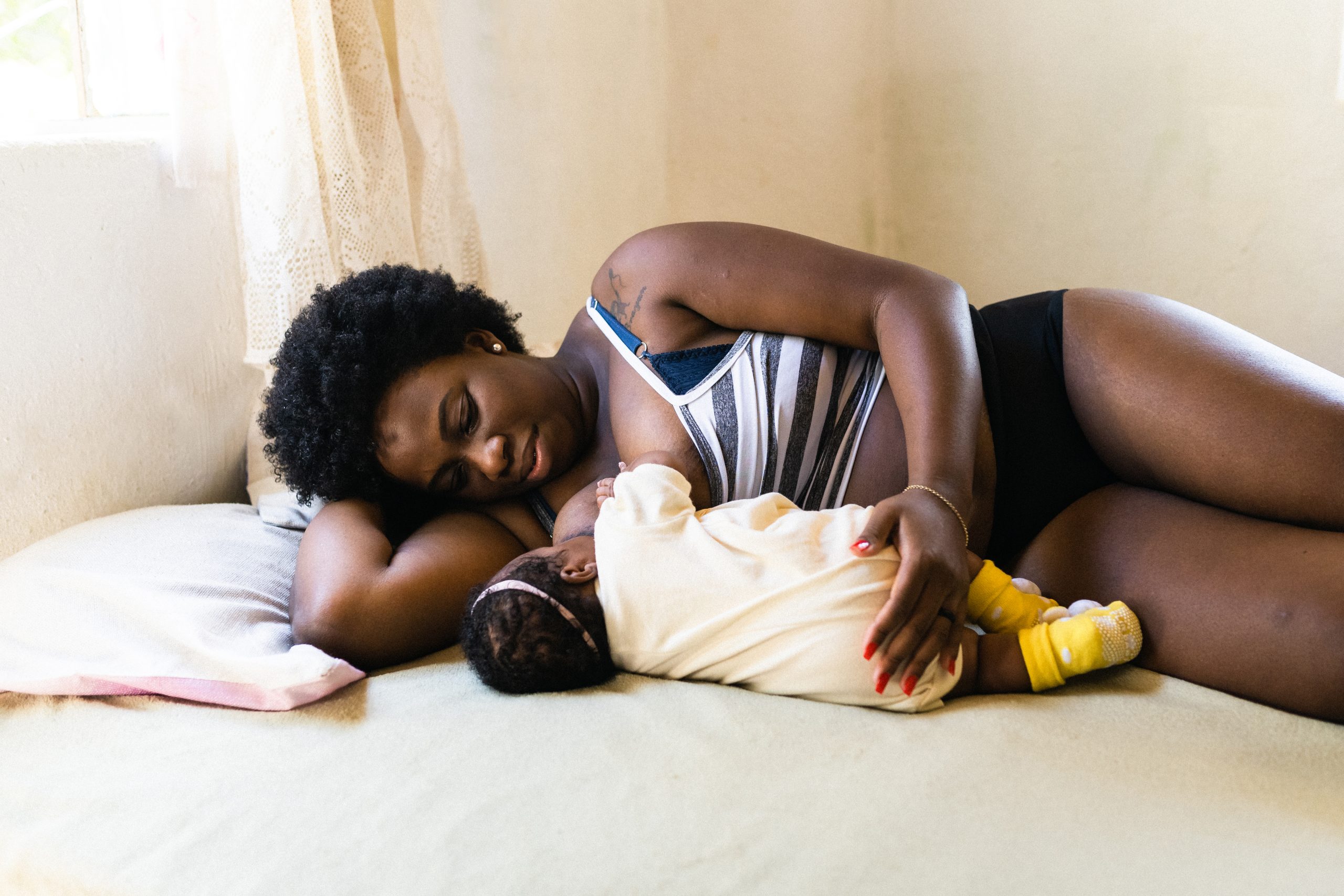 Breastfeeding In Front Of Family Members: Tips & Tricks So You're  Comfortable