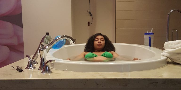 Laboring and giving birth in water: your options in the Chicago